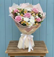 Букет цветов из:  Гвоздики, Орхидеи и Розы в Лозовом