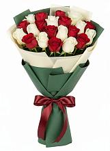 Букет Микс из красных и белых роз в Лозовом