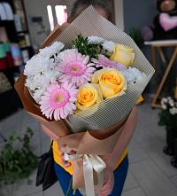 Букет цветов из:  Герберы, Розы и Хризантемы в Лозовом