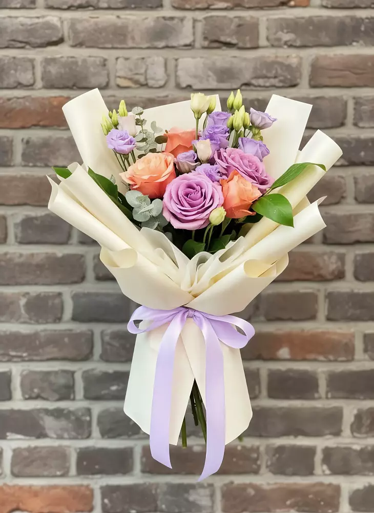 Букет цветов из: Лизиантусы и Розы в Лозовом