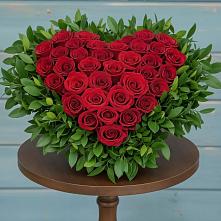 Цветочная композиция из Розы в виде сердца в Лозовом