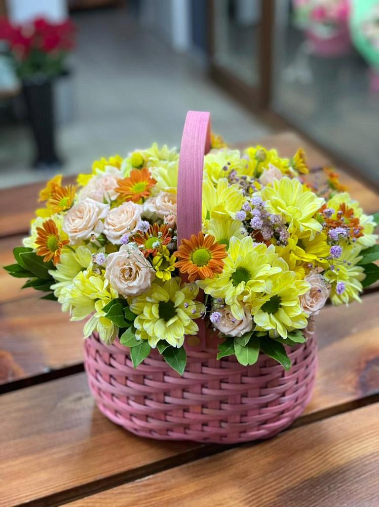 Цветочная композиция из Хризантемы и Розы в корзине в Лозовом